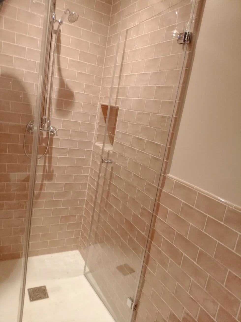 Installation de douche dans un mas ancien dans le Haut-Vallespir à Saint-Laurent-de-Cerdans