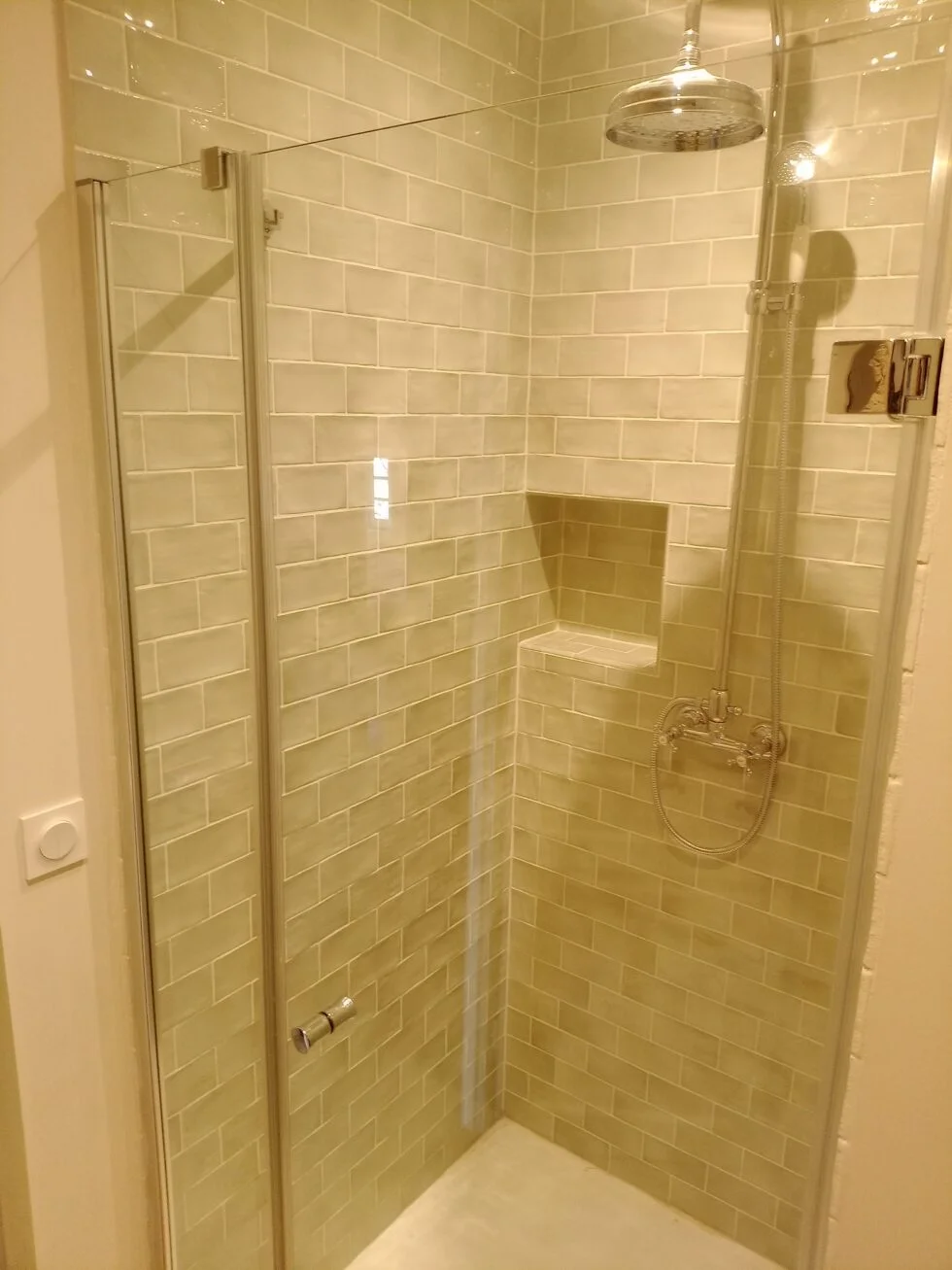 Installation douche à l’italienne et WC dans un mas à Saint-Laurent-de-Cerdans